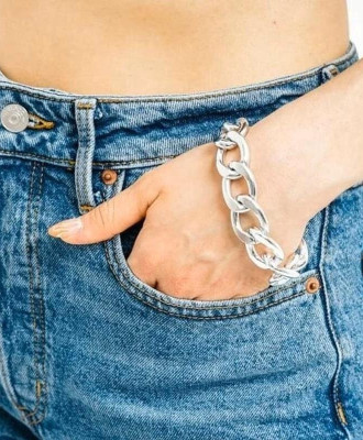 Женский браслет из ювелирной стали с широкими звеньями.