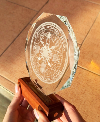 Кришталевий світильник-статуетка з індивідуальним гравіюванням