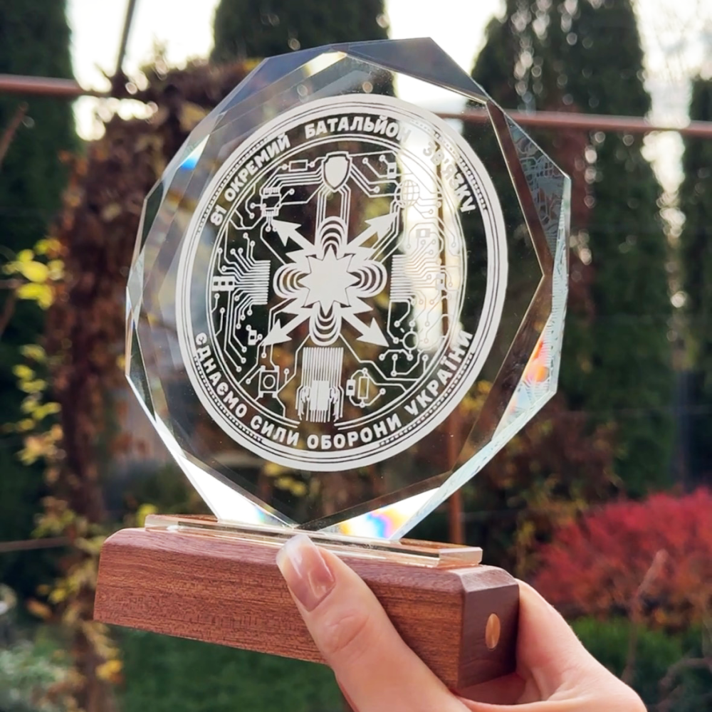 Кришталевий світильник-статуетка з індивідуальним гравіюванням